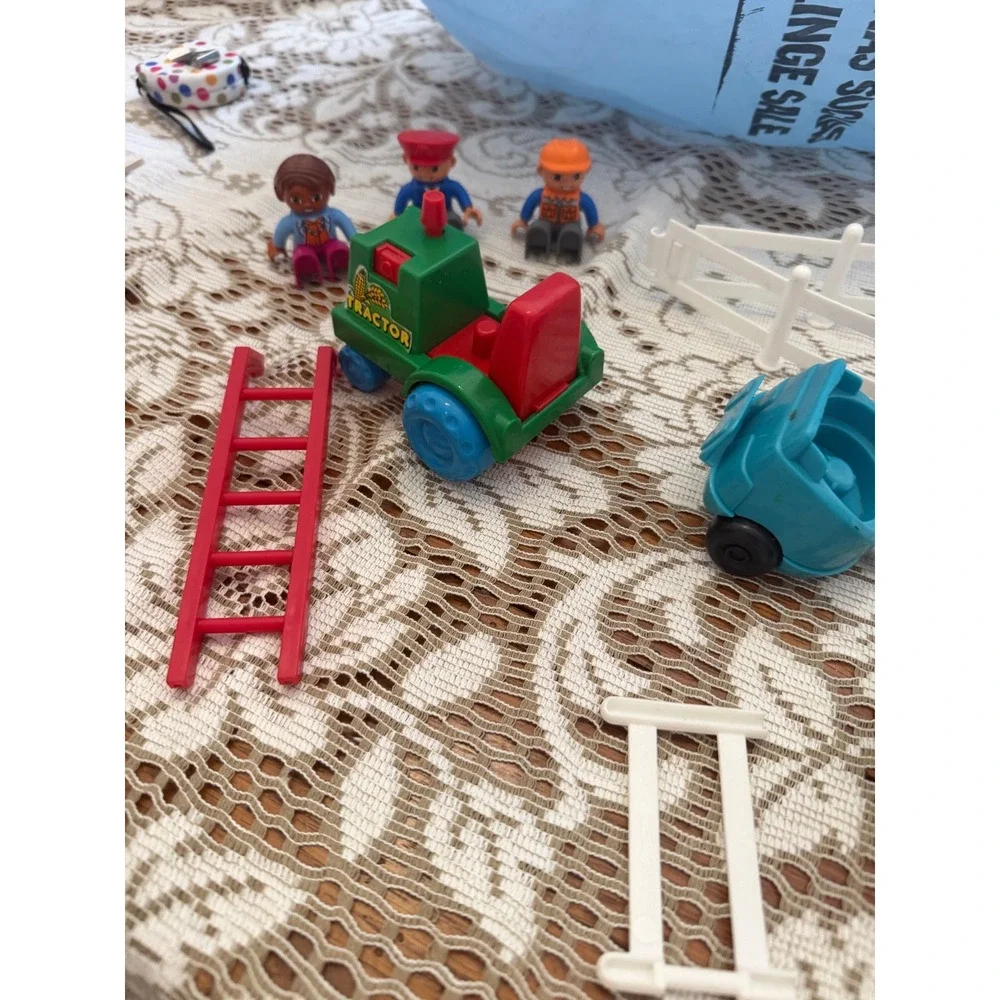 Fisher Price Little People Vintage Farm Zoo Animal Lot Figures Tractor Fence